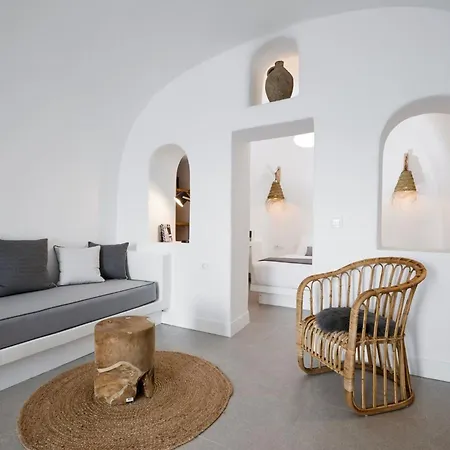Luxury Santorini Superior Cave Outdoor Hot Tub *