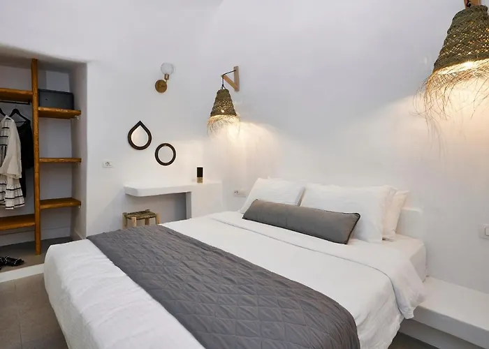 Luxury Santorini Superior Cave Outdoor Hot Tub Villa Oia