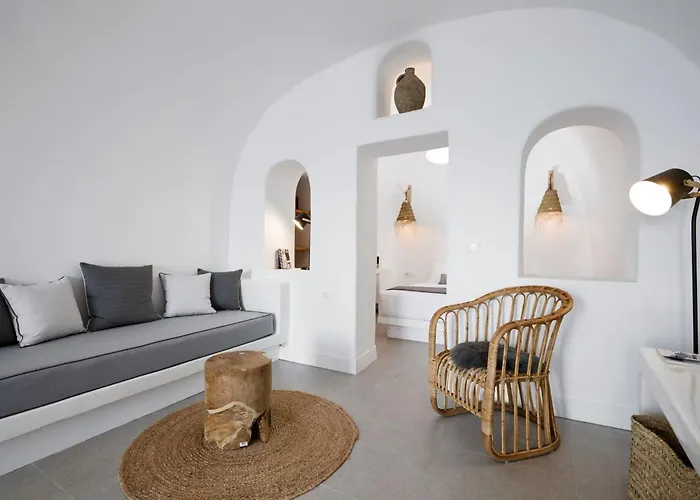 Luxury Santorini Superior Cave Outdoor Hot Tub *